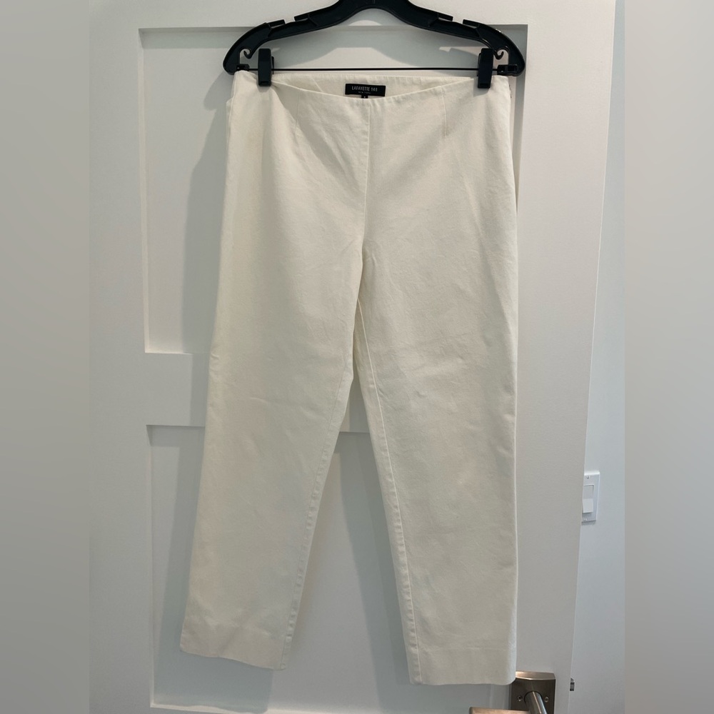 Lafayette 148. Size 6 white cropped trousers. About 35 inches from top to bottom